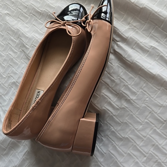 Steve Madden Cherish Cream and Black Flats Low Block Heel with Bow Accent - Picture 1 of 10